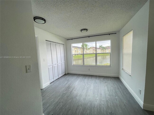 Building Photo - 12400 Vista Isles Dr