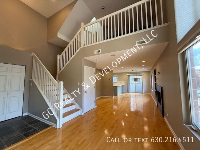 Building Photo - 220 Des Plaines Ave