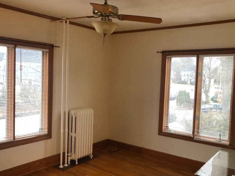 Dining or office - 200 Park Ave