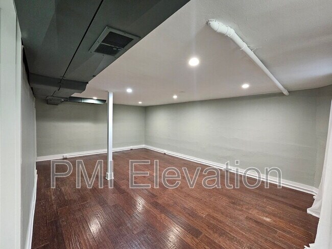 Building Photo - 1529 Lowell Blvd