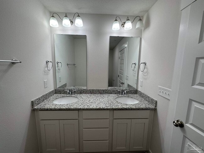 Building Photo - 1542 Iroquois Ct