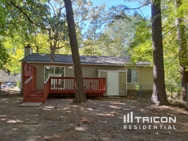 Building Photo - 201 Raintree Dr