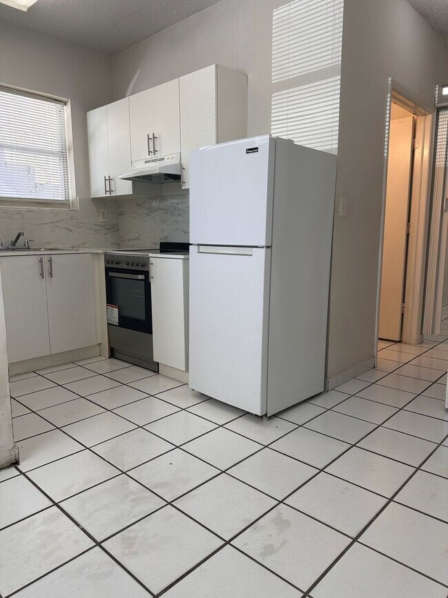 Interior Photo - 626 - Kina Hialeah
