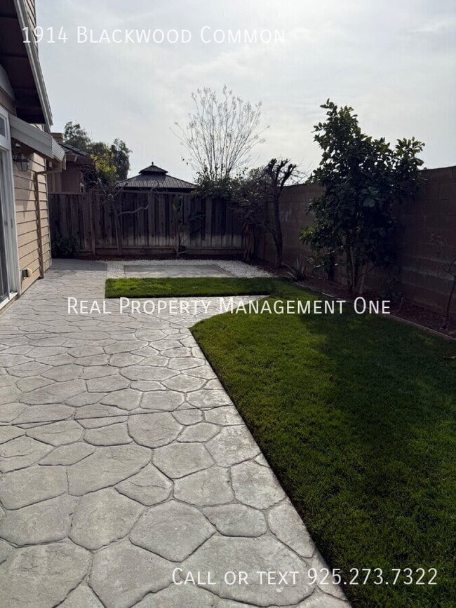 Building Photo - 1914 Blackwood Common