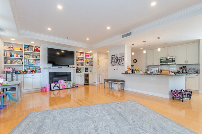 Building Photo - Charming 3 Bedroom-No Broker Fee