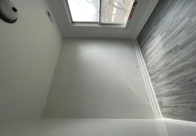 Building Photo - 7352 S Yale Ave