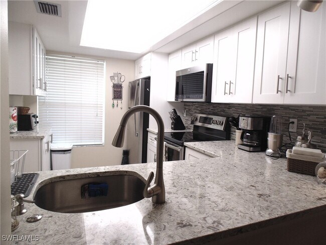 Building Photo - 5441 Peppertree Dr