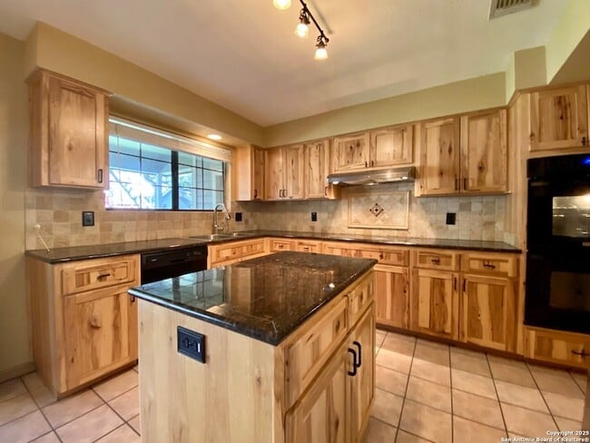 Building Photo - 8911 Shady Leaf