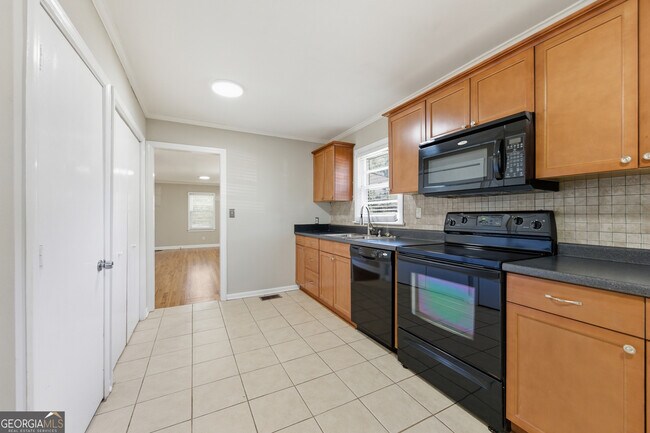 Building Photo - 1003 Valley Dr