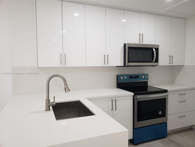 Building Photo - 2505 W 67th Pl