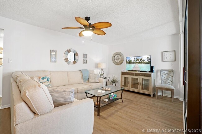 Building Photo - 950 Lavers Cir