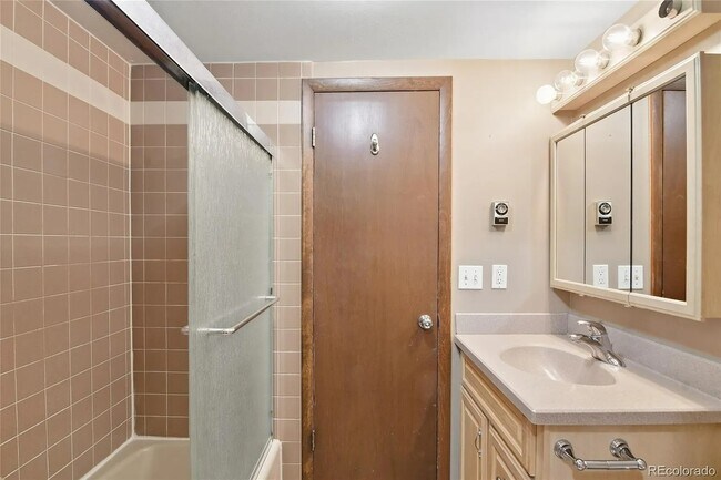Building Photo - 6136 High Dr