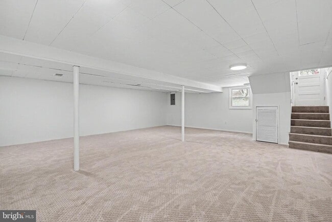 Building Photo - 604 Yeonas Dr SW