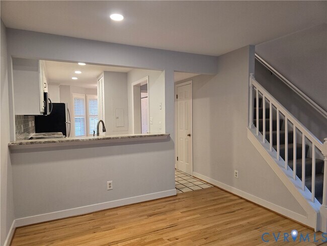 Building Photo - 1308 Maple Ave