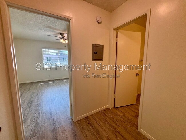 Building Photo - 1126 E Doran St