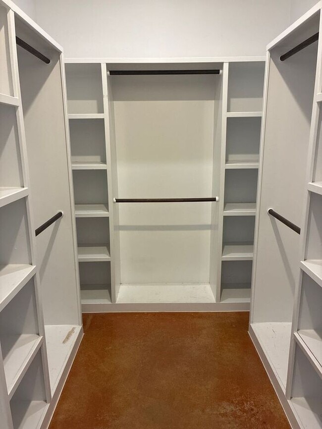 Building Photo - 3BR/2.5BA w/ Fenced Yard + Assigned Parking in Austin, TX