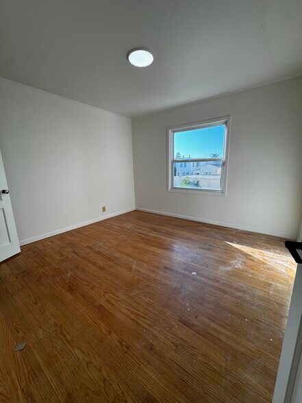 Building Photo - 509 44th Ave