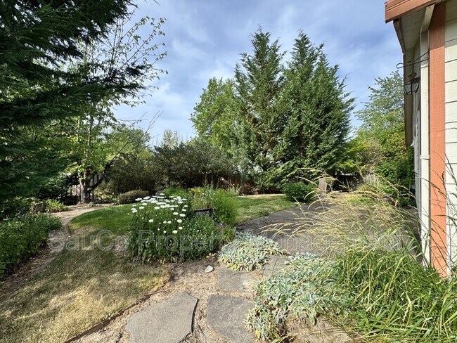 Building Photo - 1935 SE 75th Ct