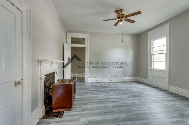 Building Photo - 322 W 12th St