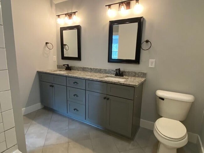 Building Photo - Beautiful 3 Bed 2 Bath in Madison - Newer Construction