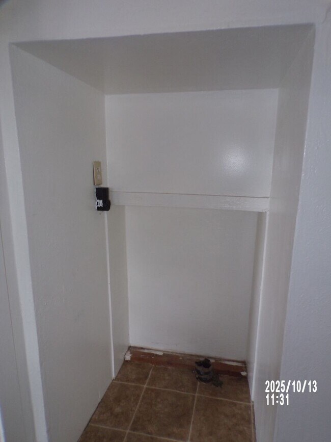 Building Photo - Very nice two-bedroom home located in the Walters area! One Dog under 20 lbs with owner approval!