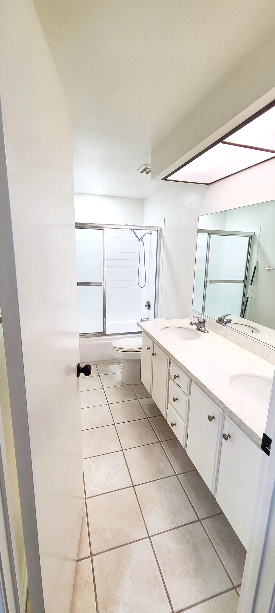 Building Photo - 10000 Hanna Ave