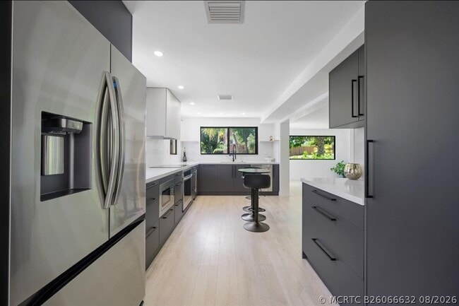 Building Photo - 823 33rd St
