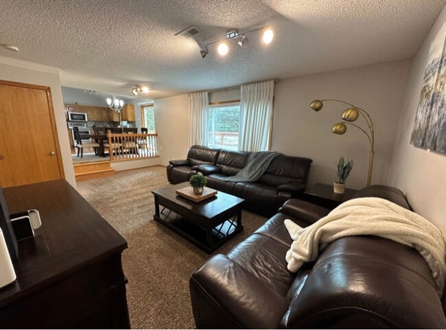Building Photo - 4619 Ladyslipper Ave N