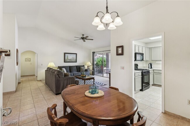 Building Photo - 3013 Sungold Dr