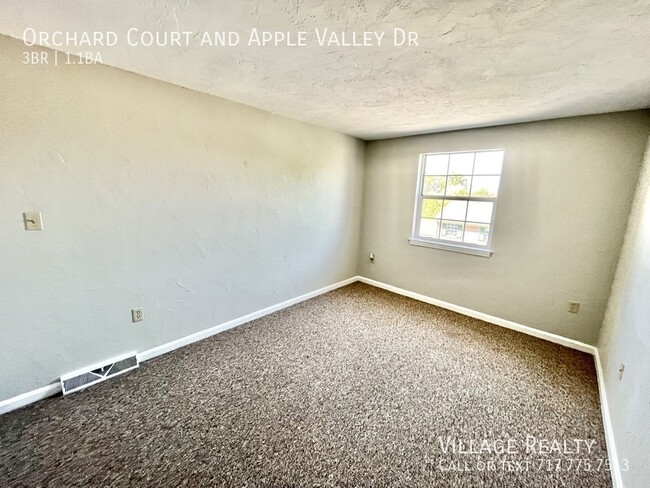 Building Photo - 2-car garage! Roomy 3-bed townhome in Dall...