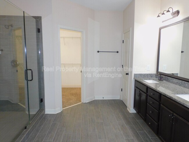 Building Photo - 4517 Gunnersbury Ln