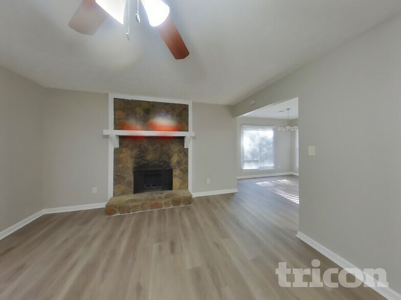 Building Photo - 236 Independence Dr