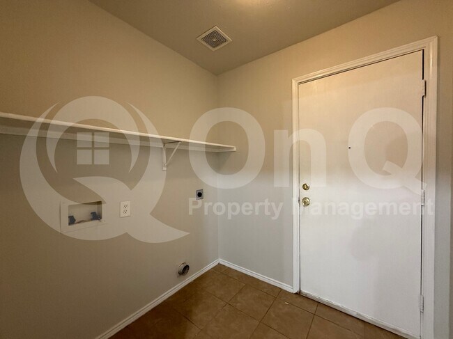 Building Photo - 4240 Hunters Creek Dr