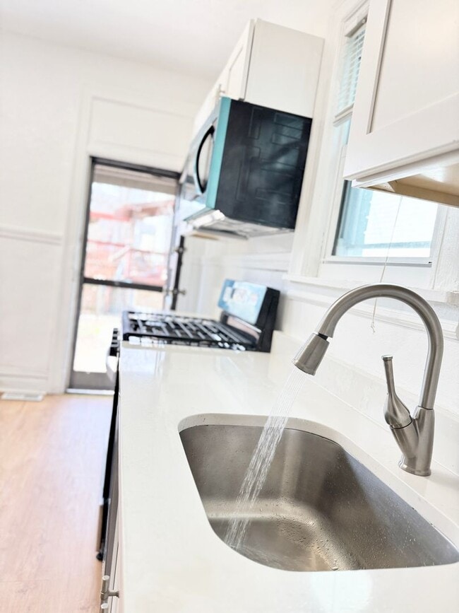 Building Photo - 504 1/2-506-508 Peebles St