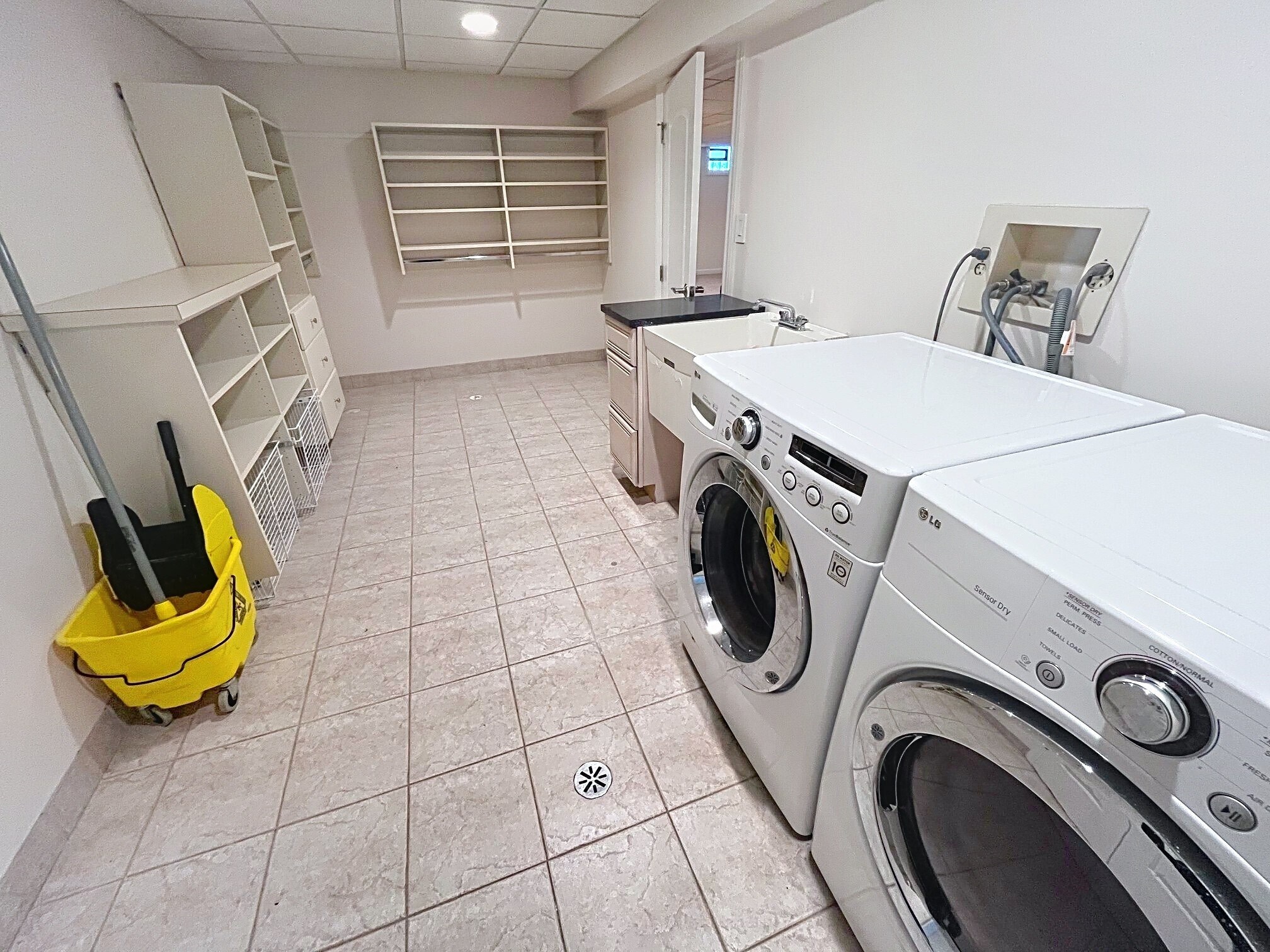 Building Photo - 2033 Fairview Ave