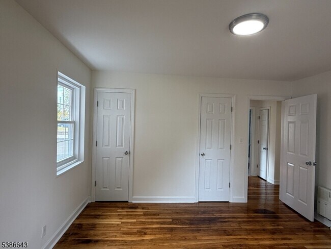 Building Photo - 13 W Roselle Ave