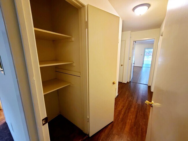 Building Photo - 2 Bed, 2 Bath Duplex near White Rock Lake!