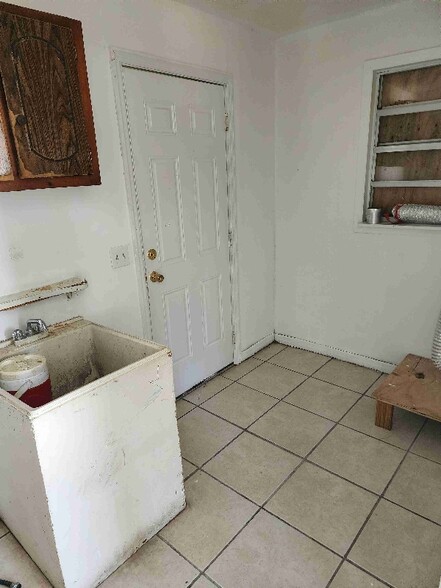 Building Photo - 8274 Herbison Ave
