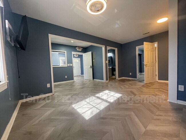 Building Photo - 4741 Armour Rd