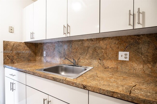 Building Photo - 100 SW 132nd Way