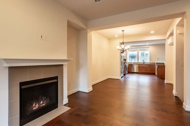 Building Photo - Welcome to the Brownstones at Issaquah Highlands Available August 1st