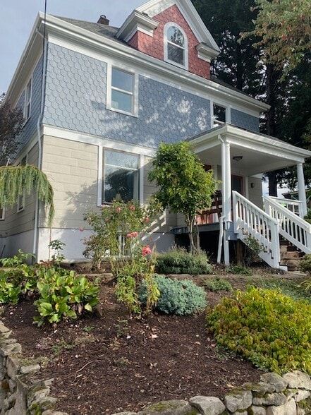 Primary Photo - 307 NE Graham St