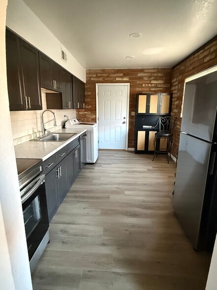 Building Photo - 3052 N Cherry Ave