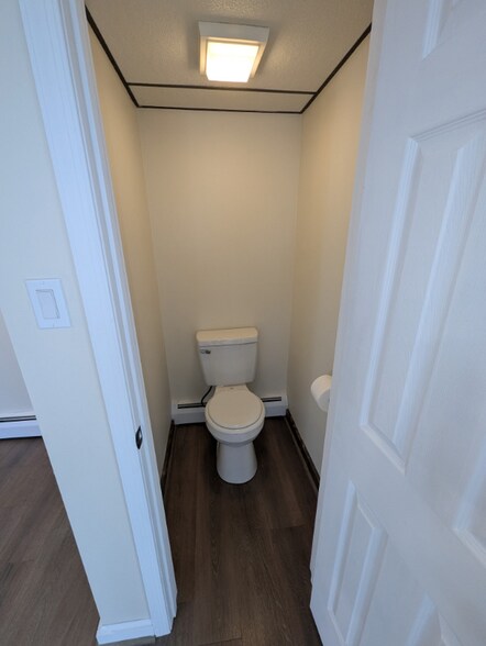 Building Photo - 228 N School St