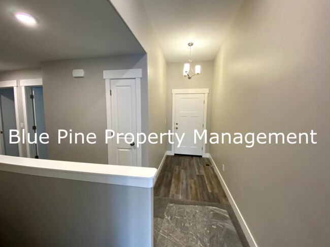 Building Photo - 1000 Sloane Way