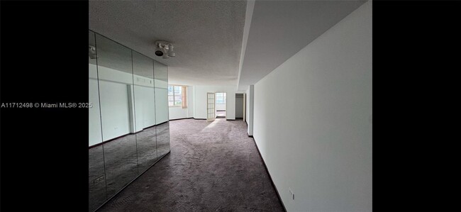 Building Photo - 801 Brickell Bay Dr