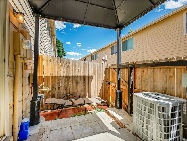 Building Photo - $2,295.00, 2-bed, 3-bath Condo in Westmins...