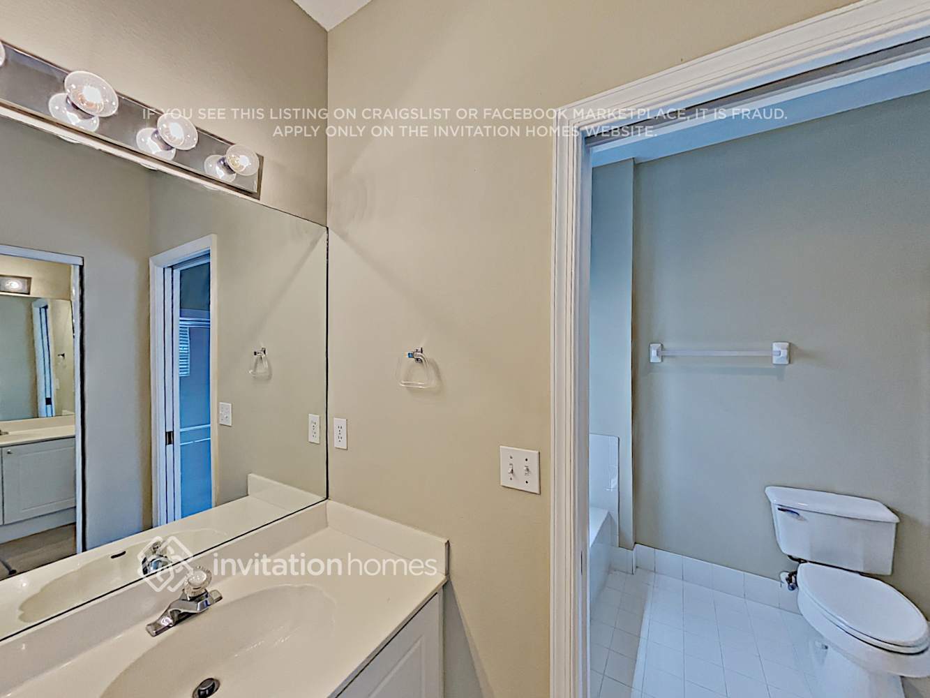 Building Photo - 10777 Pelican Dr