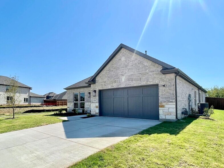 Building Photo - 13733 Riola Dr