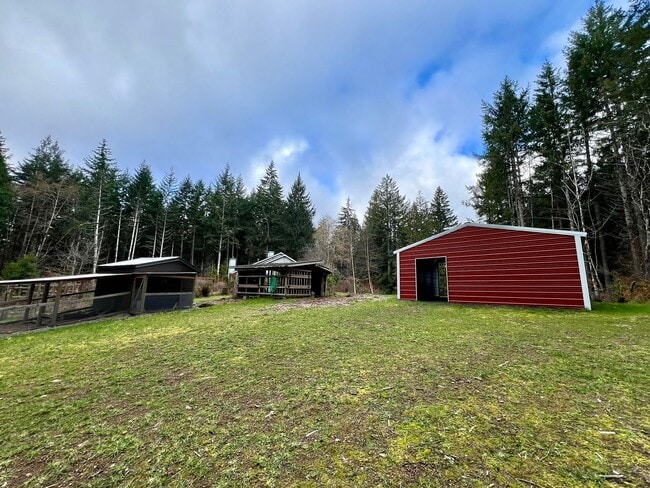 Building Photo - Private 5 Acres